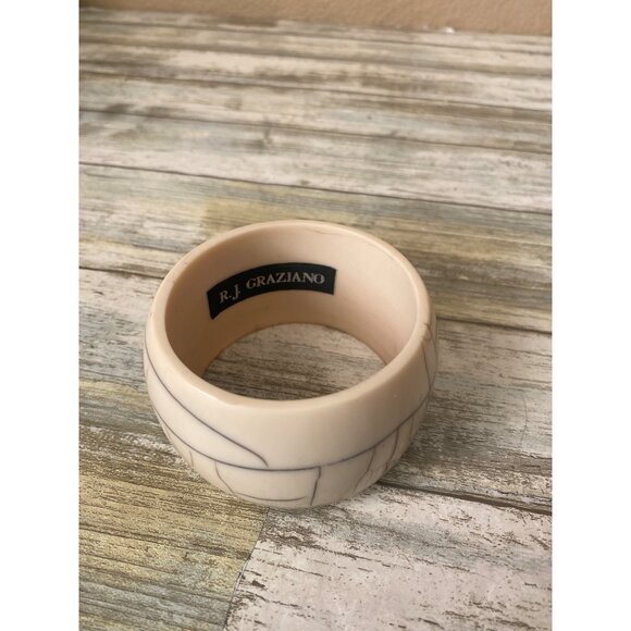 R.J. Graziano Jewelry - Vintage R.J. Graziano Chunky Resin Bangle Bracelet Ivory Look 1980s Jewelry